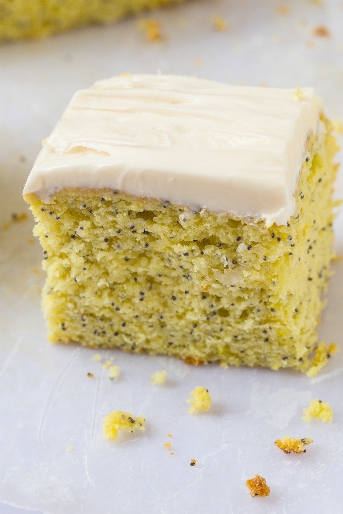 healthy-flourless-lemon-poppyseed-breakfast-cake-4