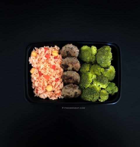 Tomato and Chickpea Rice with Beef Patties and Steamed Broccoli