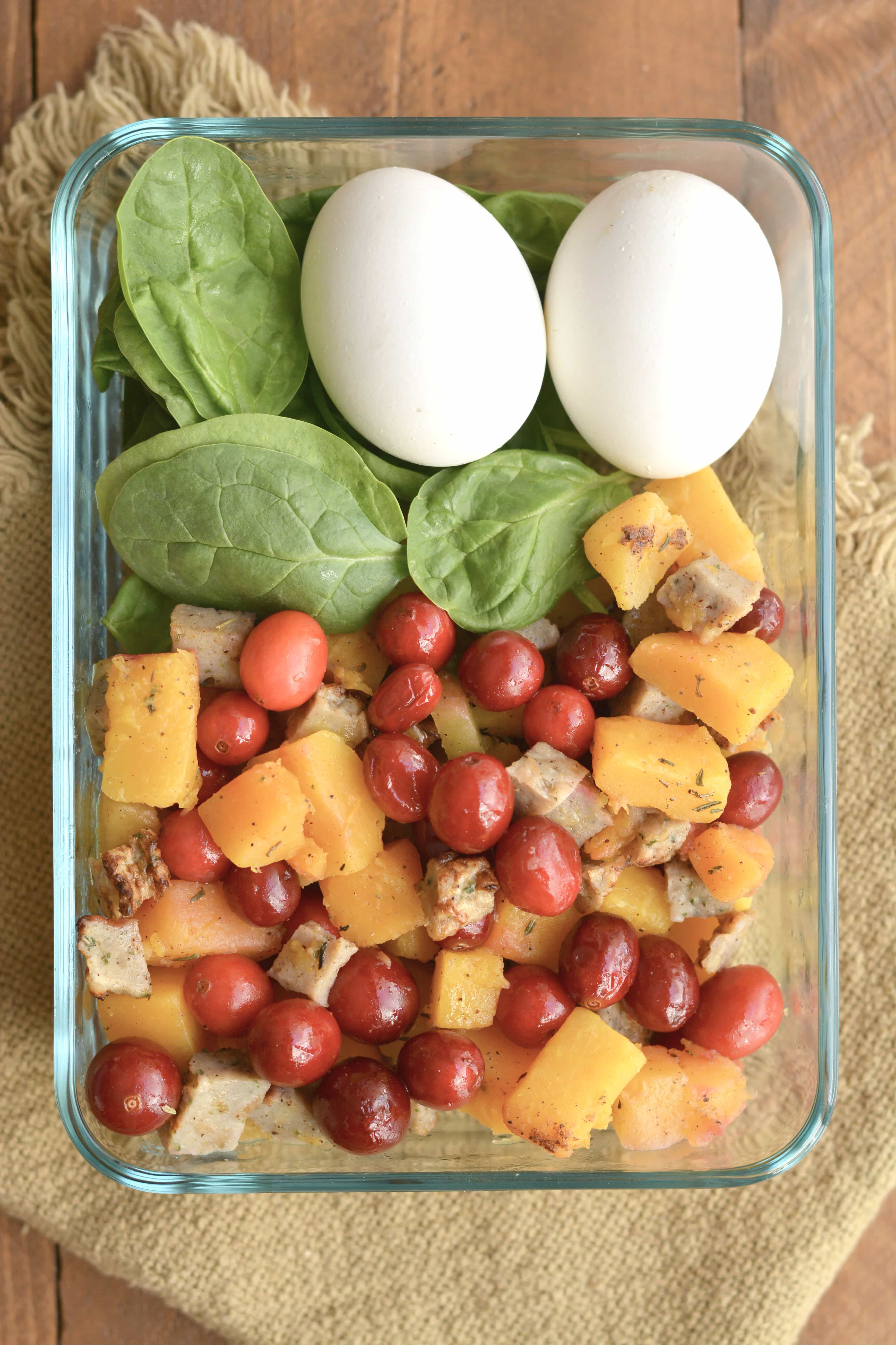 Réception de préparation de repas de poêle à frire à la courge butternut et aux canneberges