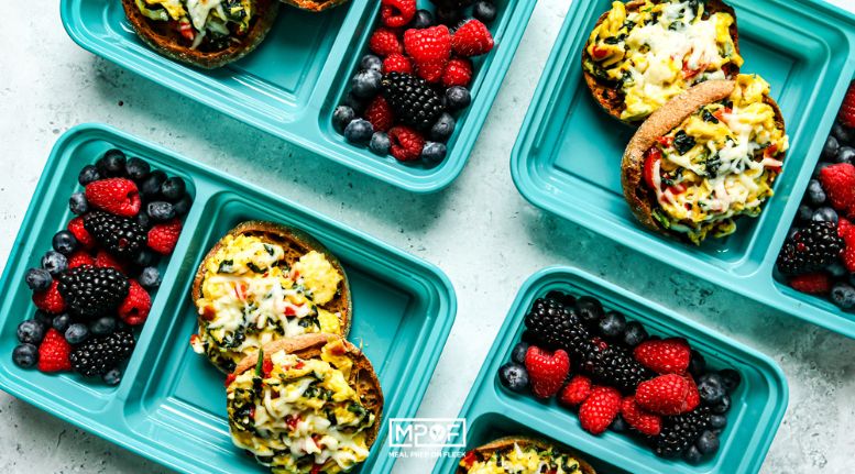 Spinach and feta breakfast pizzas meal prep